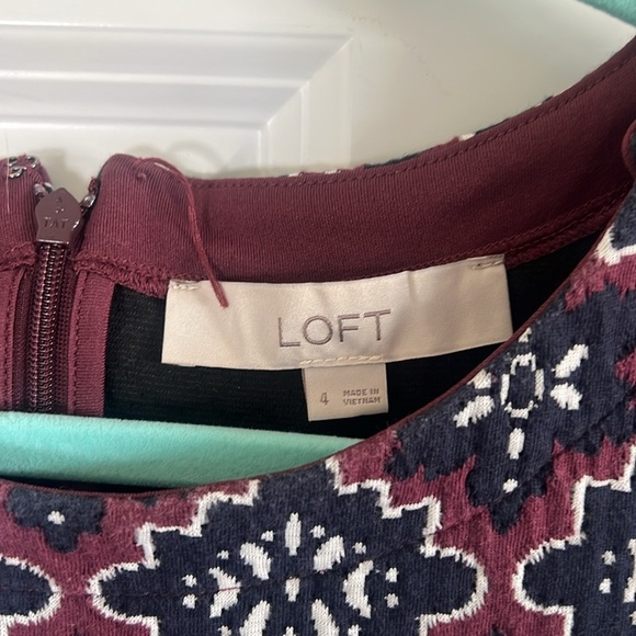 LOFT Medallion Jacquard Shoulder Button Dress Size 4 - Picture 5 of 8